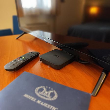 סן ג'וליאנו מילנזה Hotel Majestic מראה חיצוני תמונה