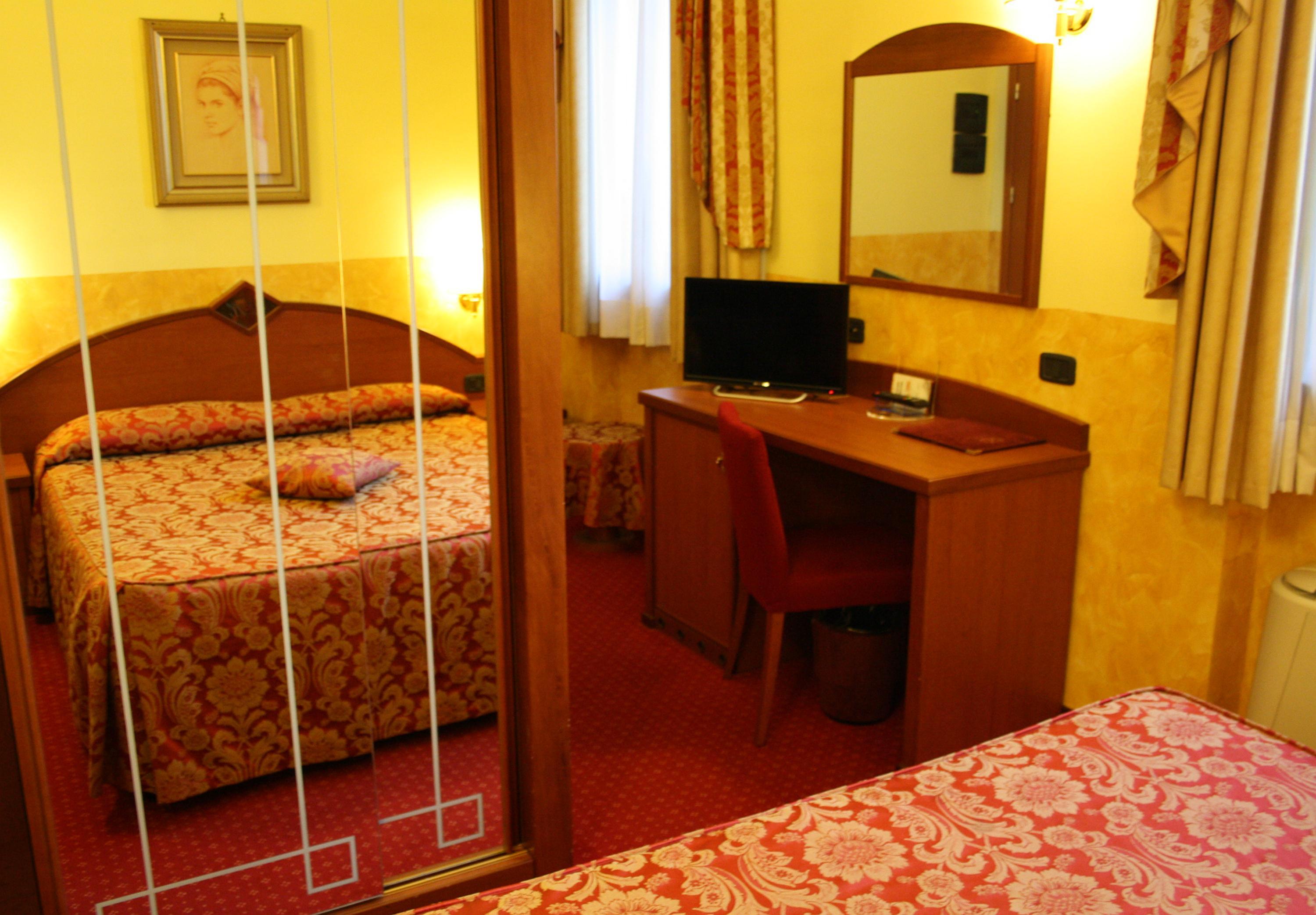 סן ג'וליאנו מילנזה Hotel Majestic מראה חיצוני תמונה