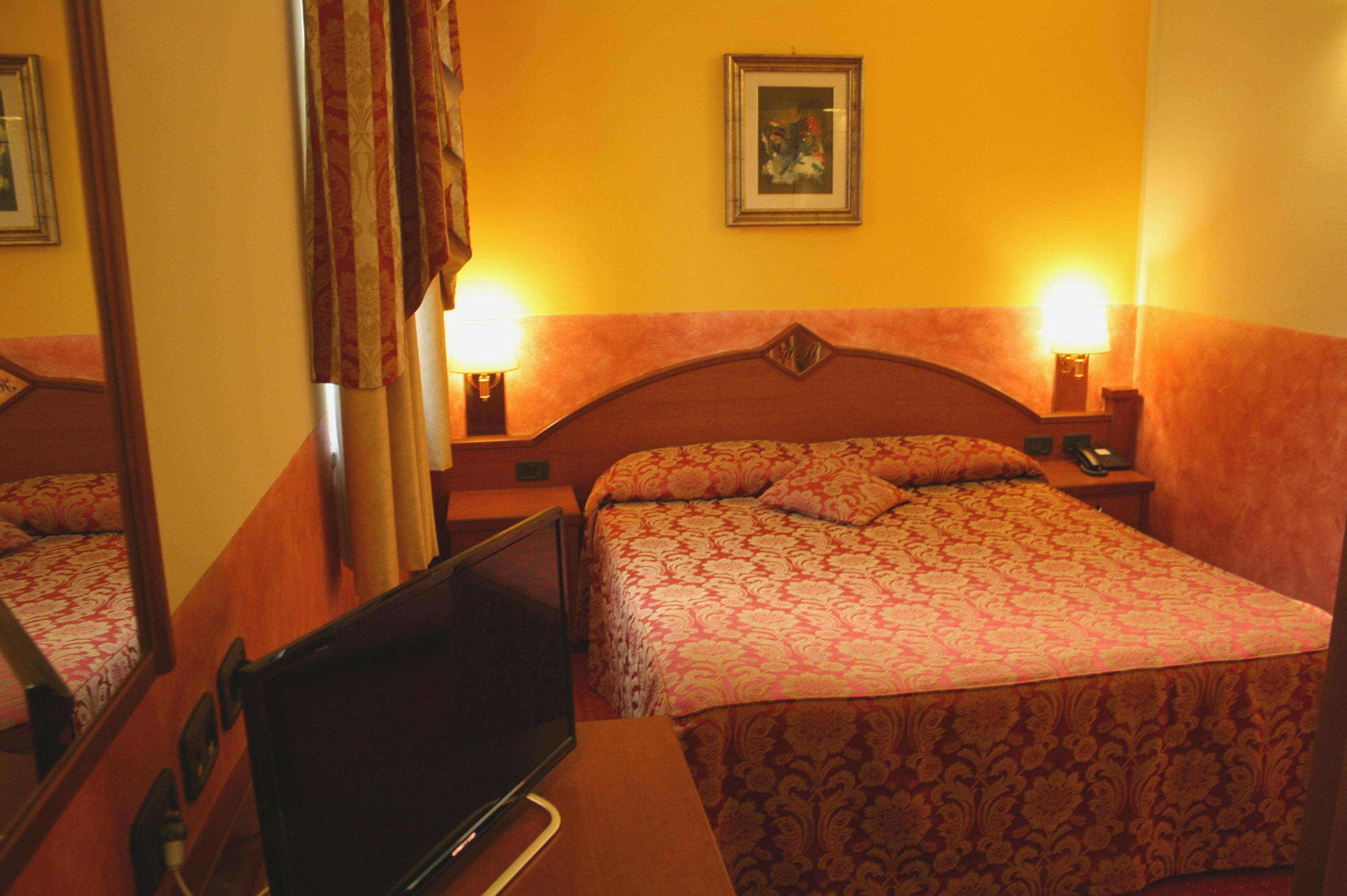 סן ג'וליאנו מילנזה Hotel Majestic מראה חיצוני תמונה