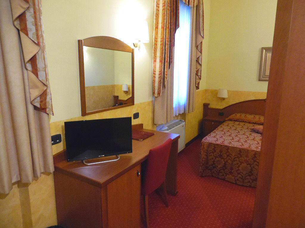 סן ג'וליאנו מילנזה Hotel Majestic מראה חיצוני תמונה