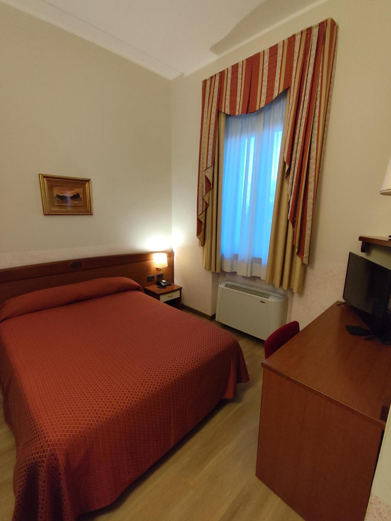 סן ג'וליאנו מילנזה Hotel Majestic מראה חיצוני תמונה