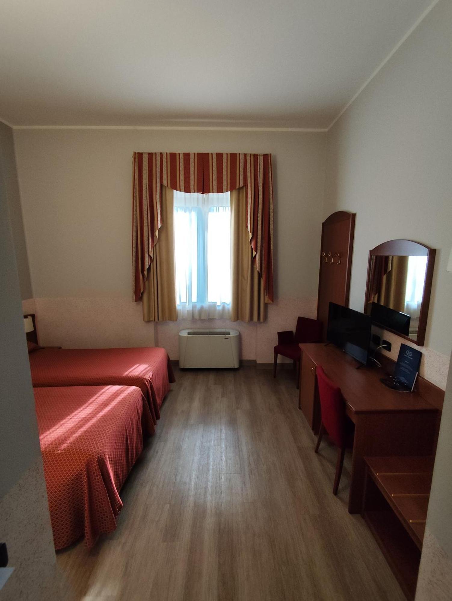 סן ג'וליאנו מילנזה Hotel Majestic מראה חיצוני תמונה