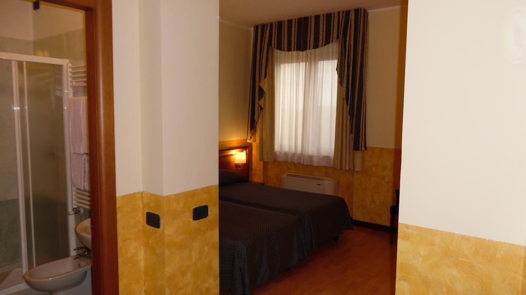 סן ג'וליאנו מילנזה Hotel Majestic מראה חיצוני תמונה