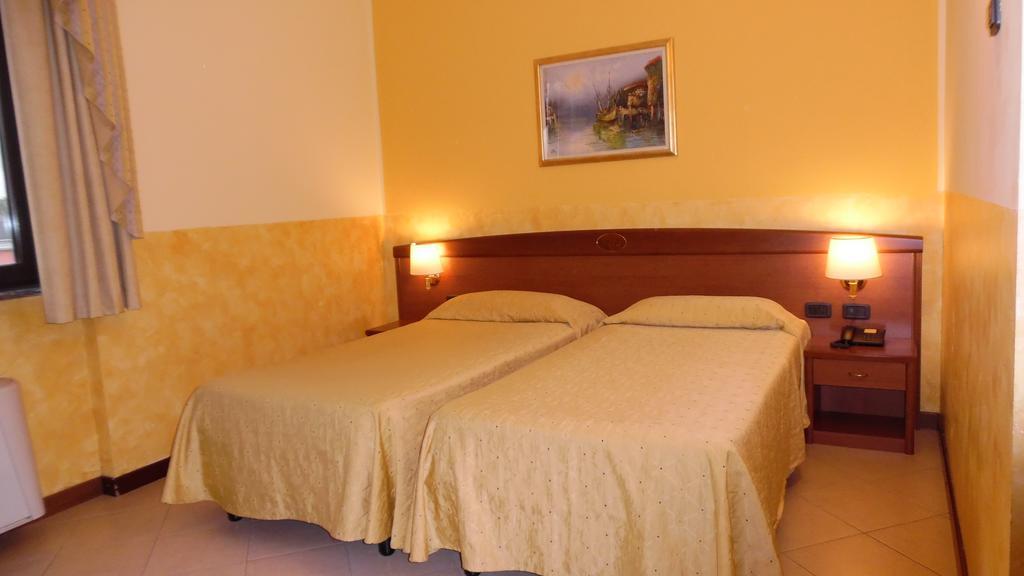 סן ג'וליאנו מילנזה Hotel Majestic מראה חיצוני תמונה