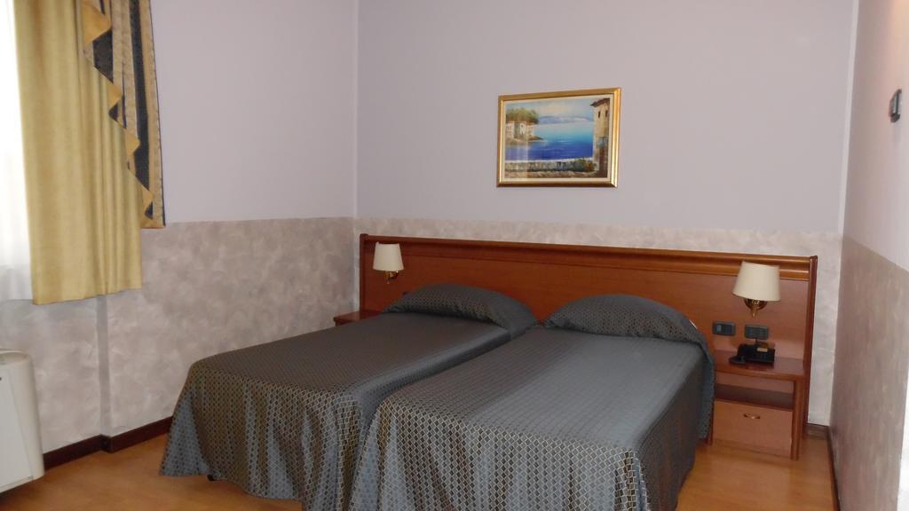 סן ג'וליאנו מילנזה Hotel Majestic מראה חיצוני תמונה
